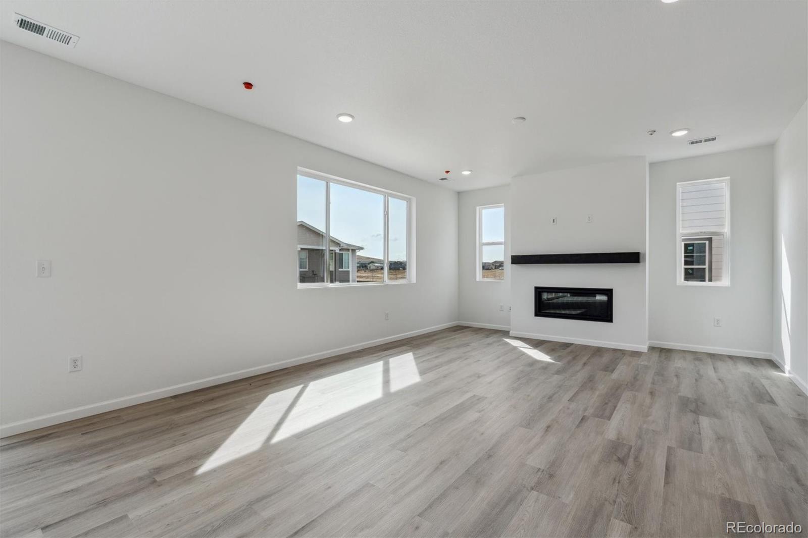 MLS Image #6 for 9062  telluride court,commerce city, Colorado