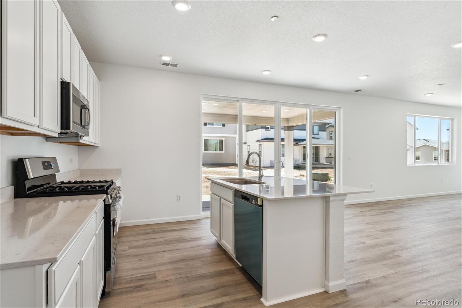 MLS Image #11 for 9082  telluride court,commerce city, Colorado