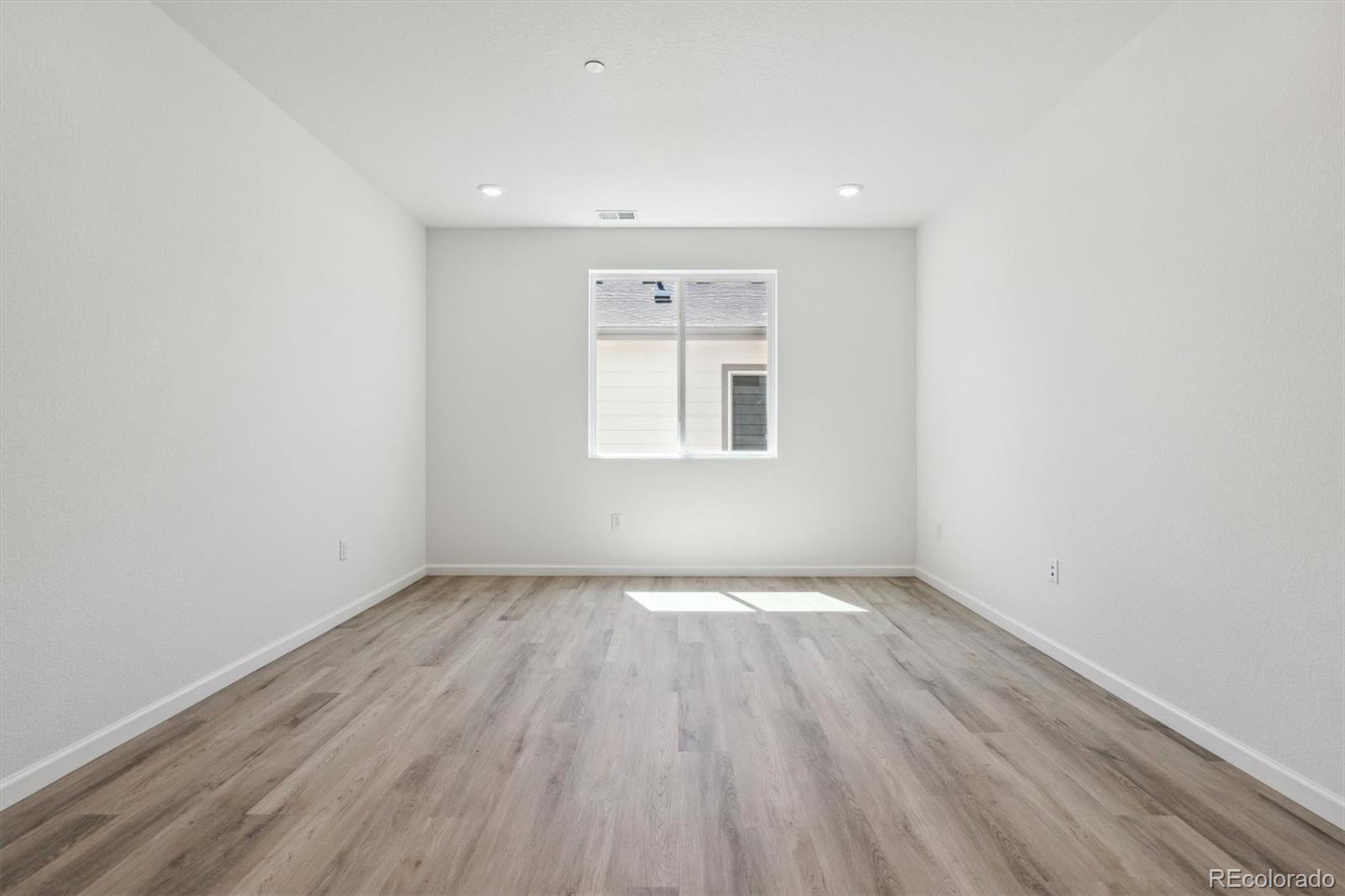MLS Image #4 for 9082  telluride court,commerce city, Colorado