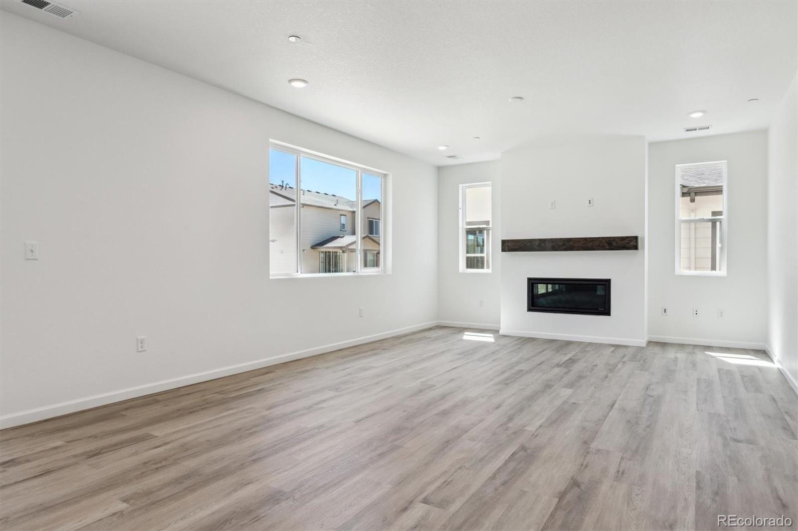 MLS Image #5 for 9082  telluride court,commerce city, Colorado