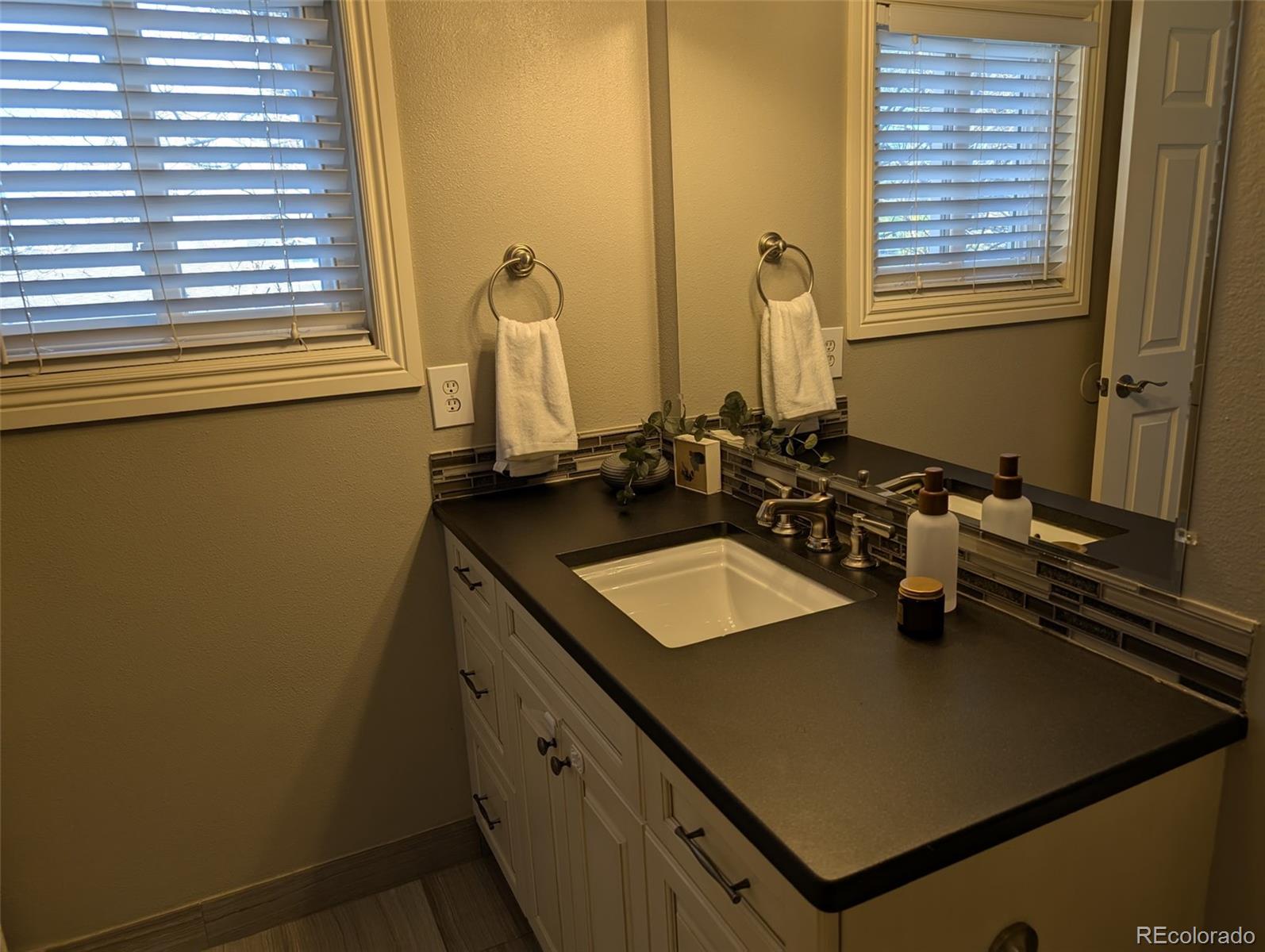 MLS Image #23 for 5612 s lansing court,englewood, Colorado