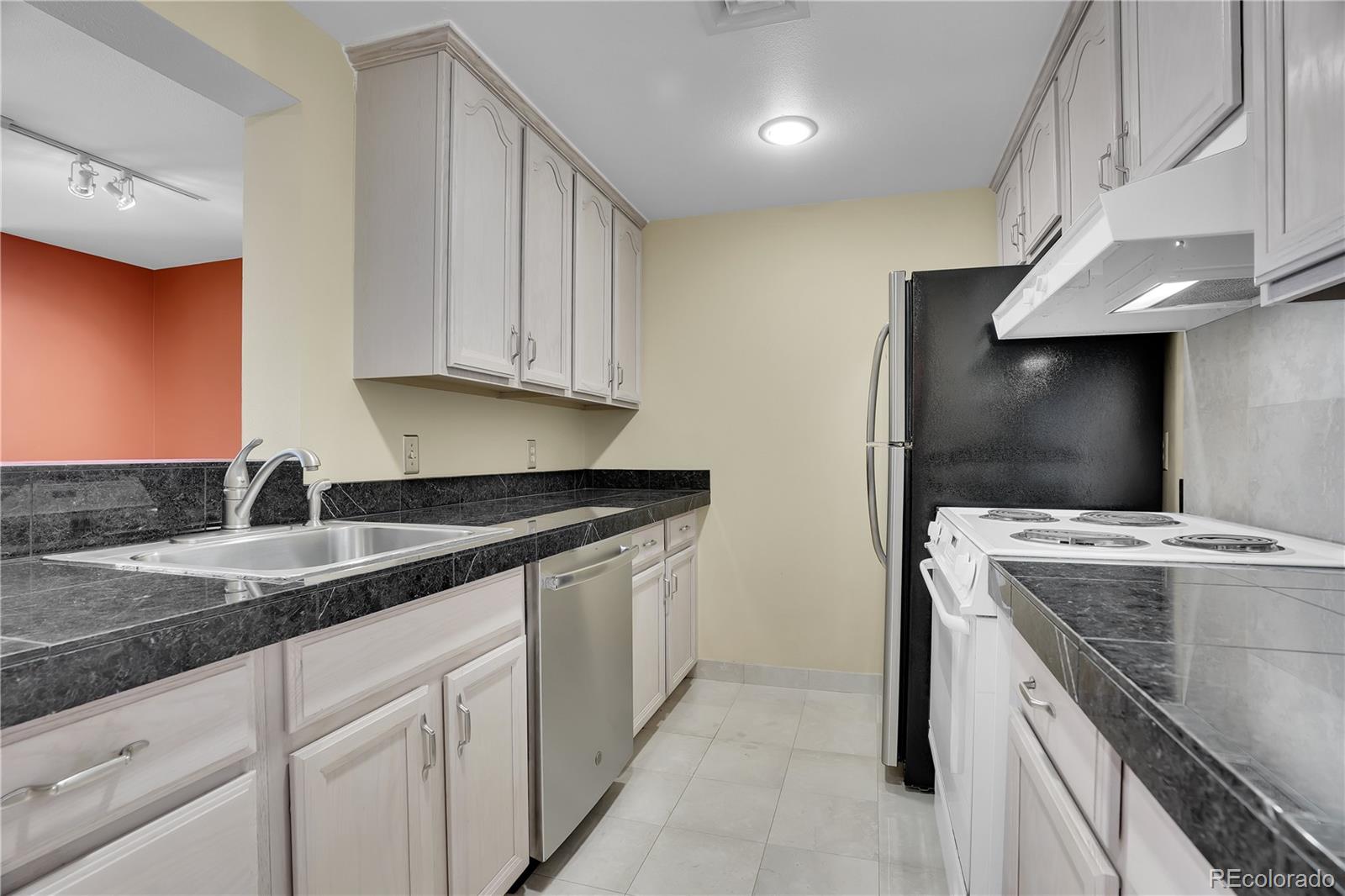 MLS Image #6 for 800 n pearl street,denver, Colorado