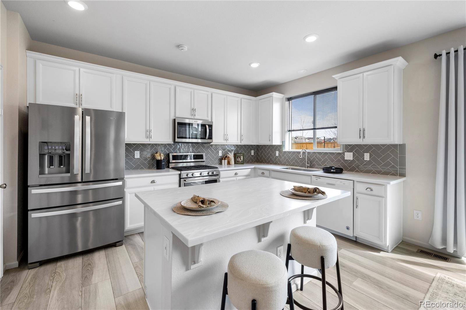 MLS Image #11 for 27674 e 7th drive,aurora, Colorado
