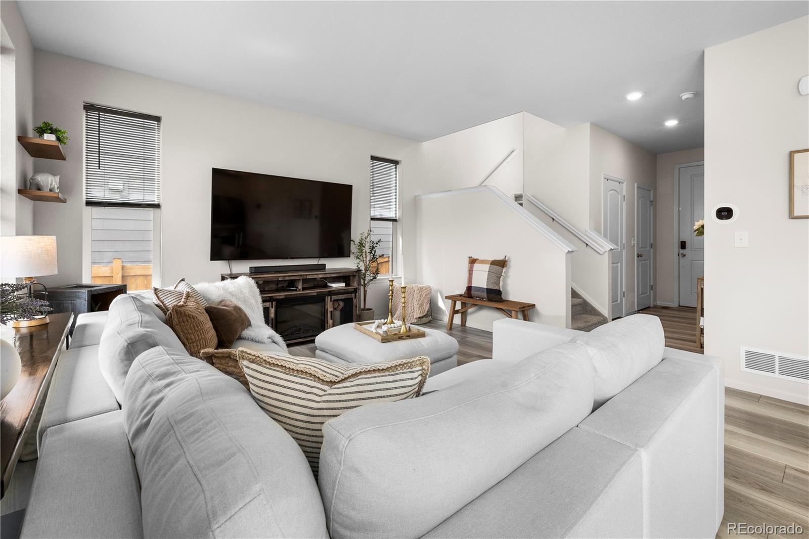 MLS Image #6 for 27674 e 7th drive,aurora, Colorado