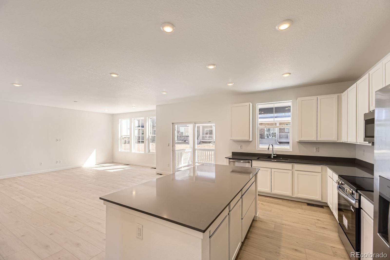 MLS Image #4 for 718 n clubview street,watkins, Colorado
