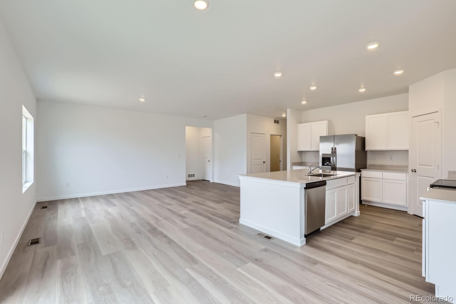 MLS Image #3 for 15274  milwaukee street,thornton, Colorado