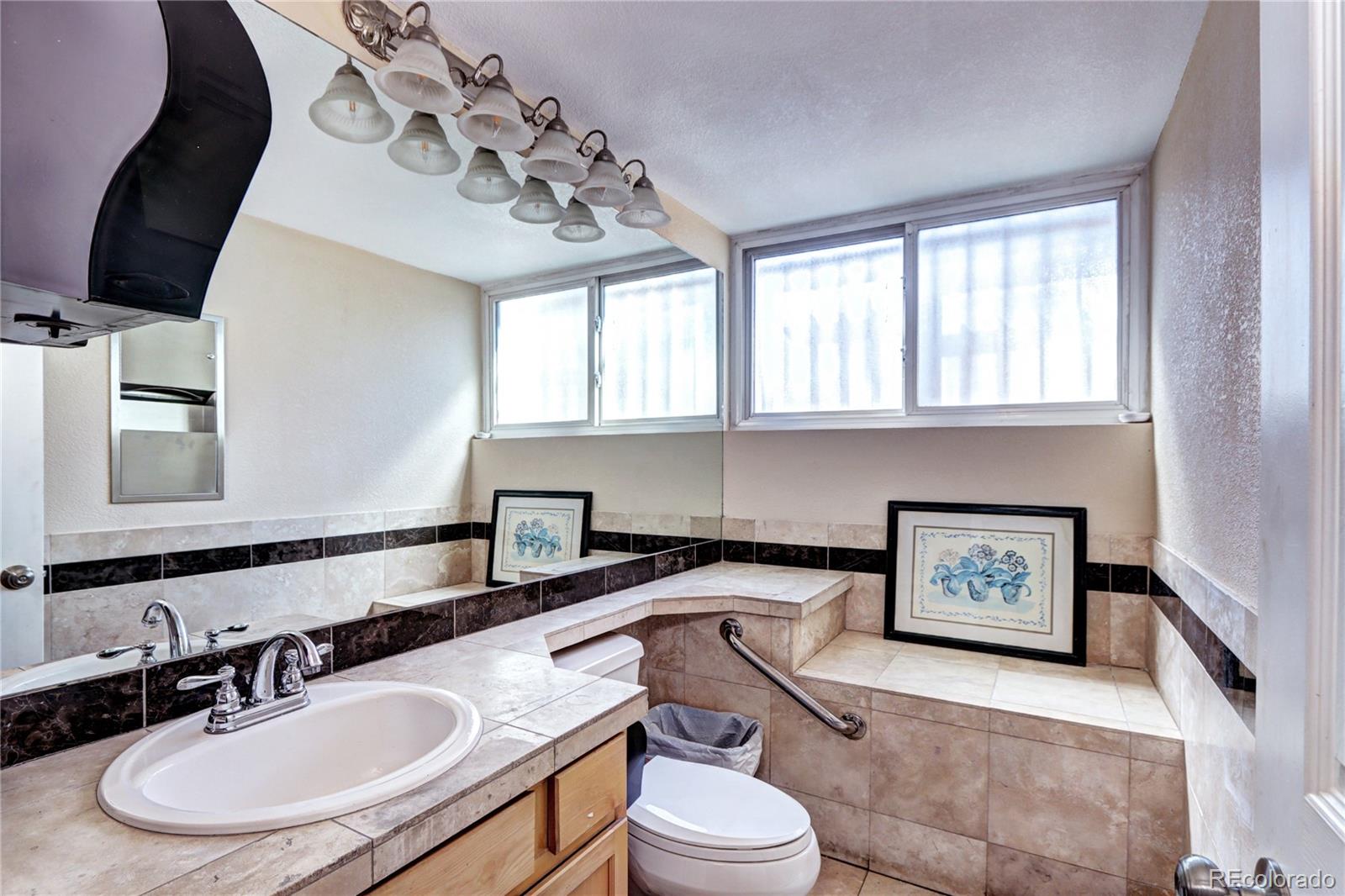 MLS Image #11 for 1125 n washington street,denver, Colorado
