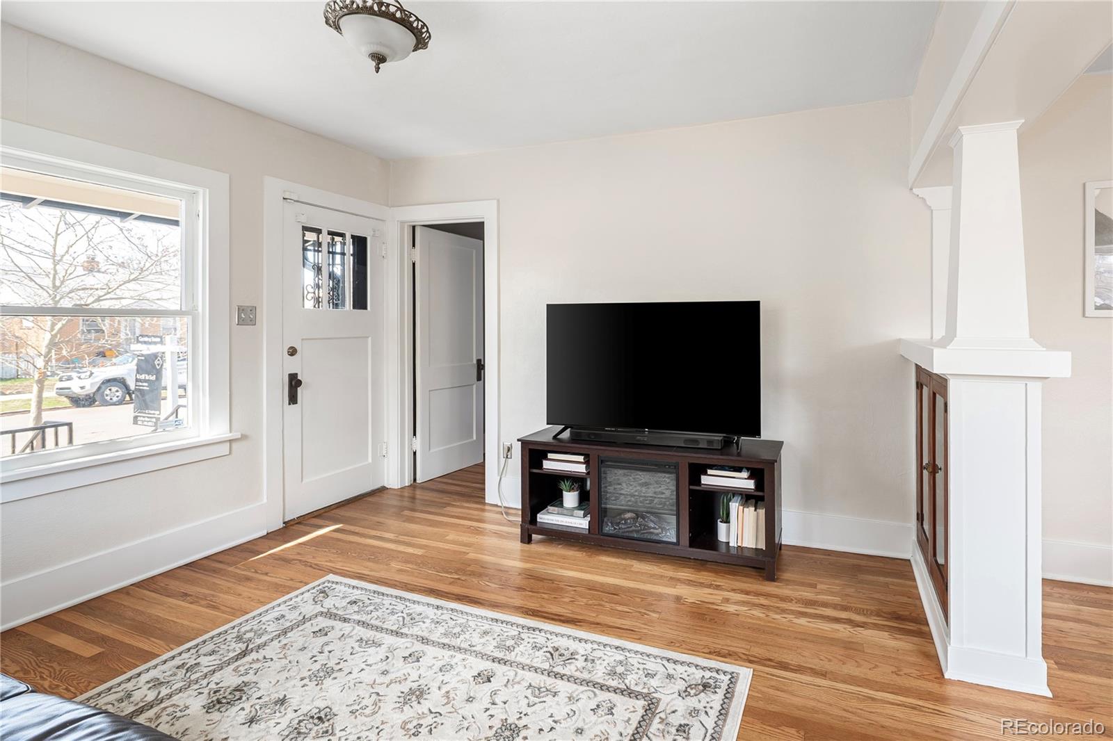 MLS Image #10 for 2676 s lincoln street,denver, Colorado