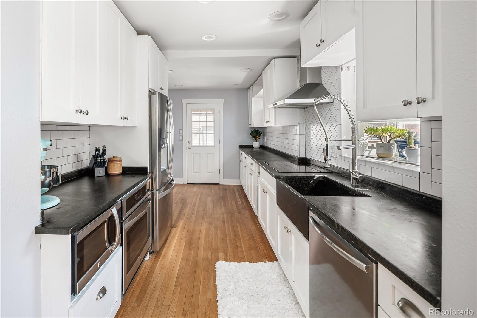 MLS Image #16 for 2676 s lincoln street,denver, Colorado