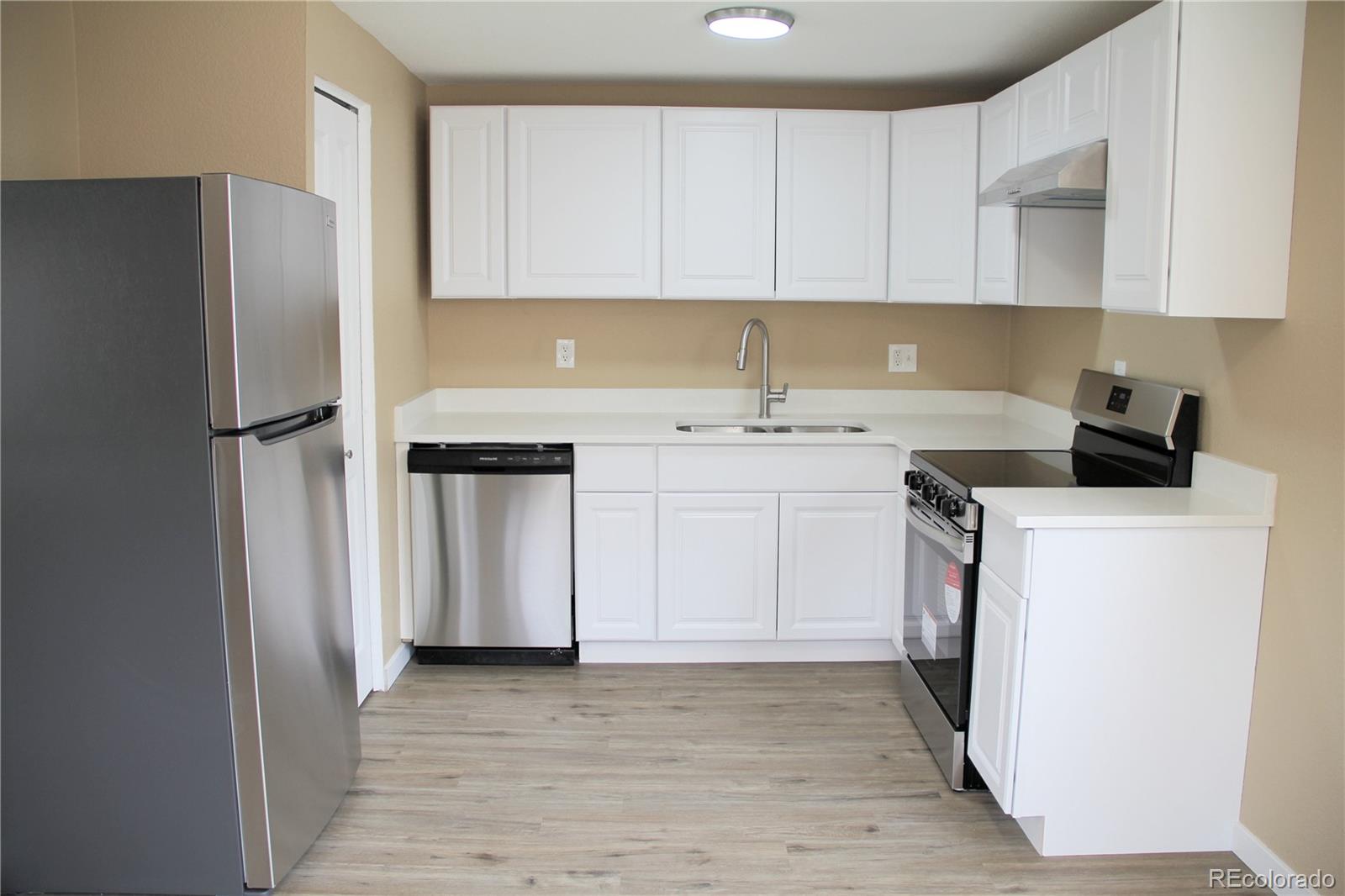 MLS Image #10 for 875 s quebec street,denver, Colorado