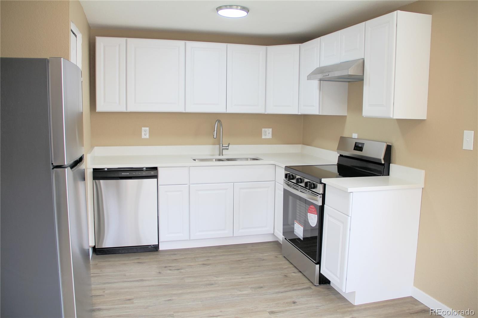 MLS Image #4 for 875 s quebec street,denver, Colorado