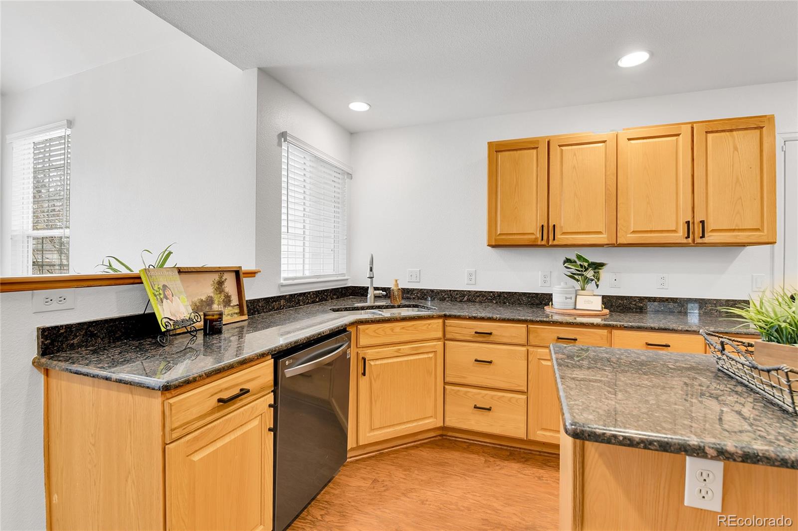MLS Image #10 for 2208 s tucson way,aurora, Colorado