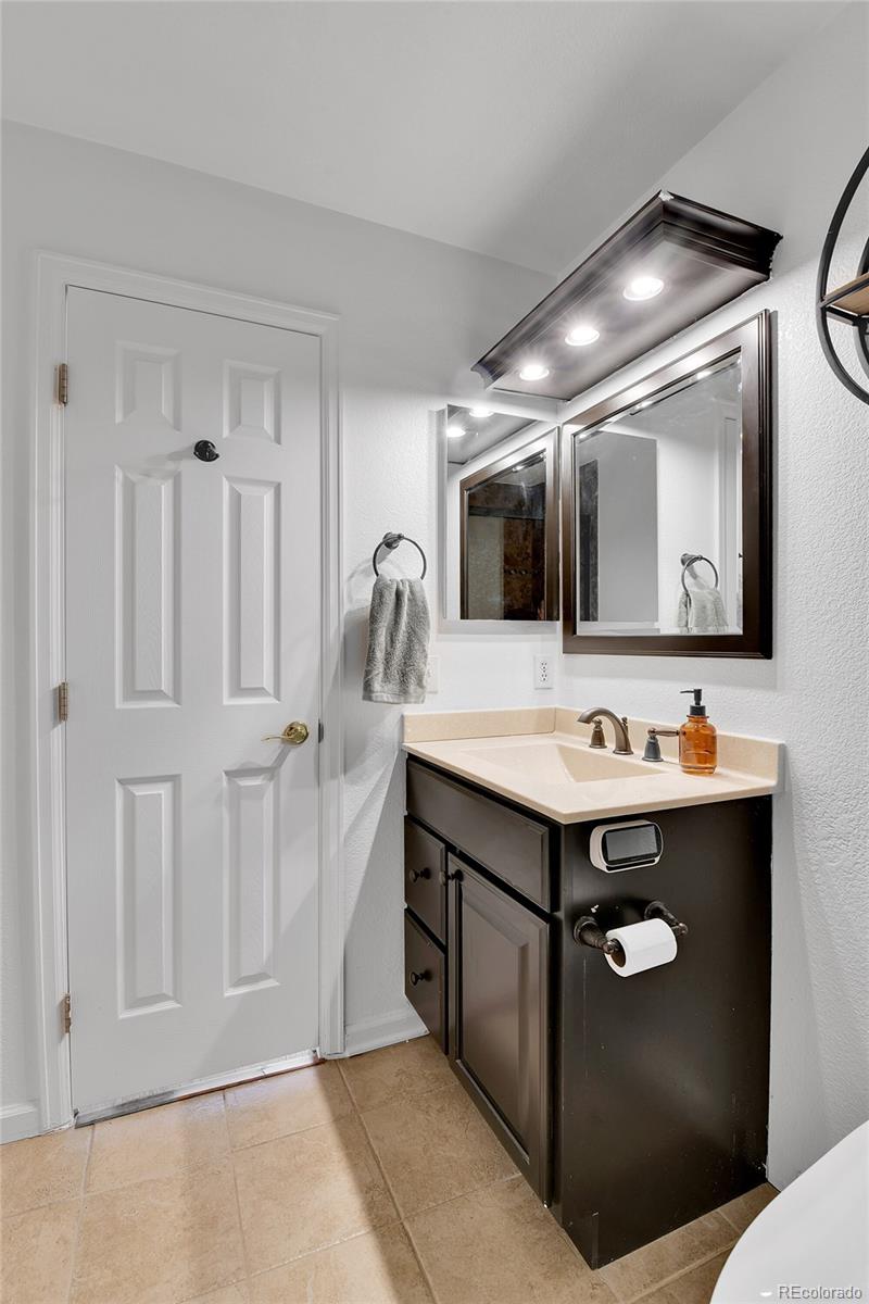 MLS Image #14 for 2208 s tucson way,aurora, Colorado