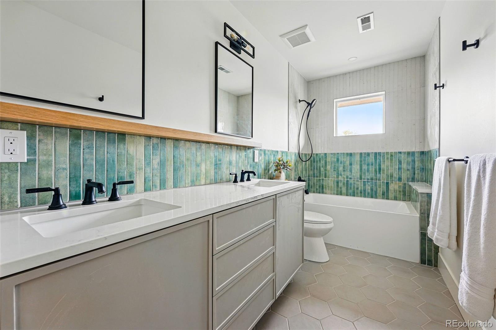 MLS Image #33 for 2391  hudson street,denver, Colorado