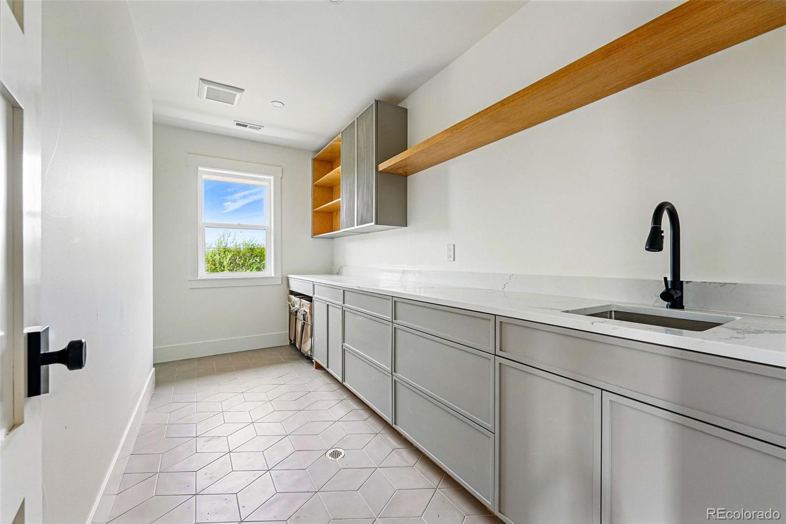 MLS Image #35 for 2391  hudson street,denver, Colorado