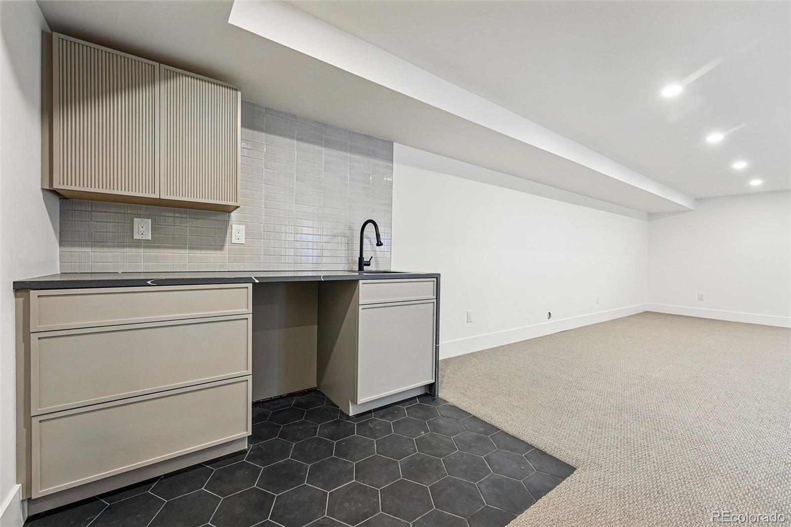 MLS Image #38 for 2391  hudson street,denver, Colorado