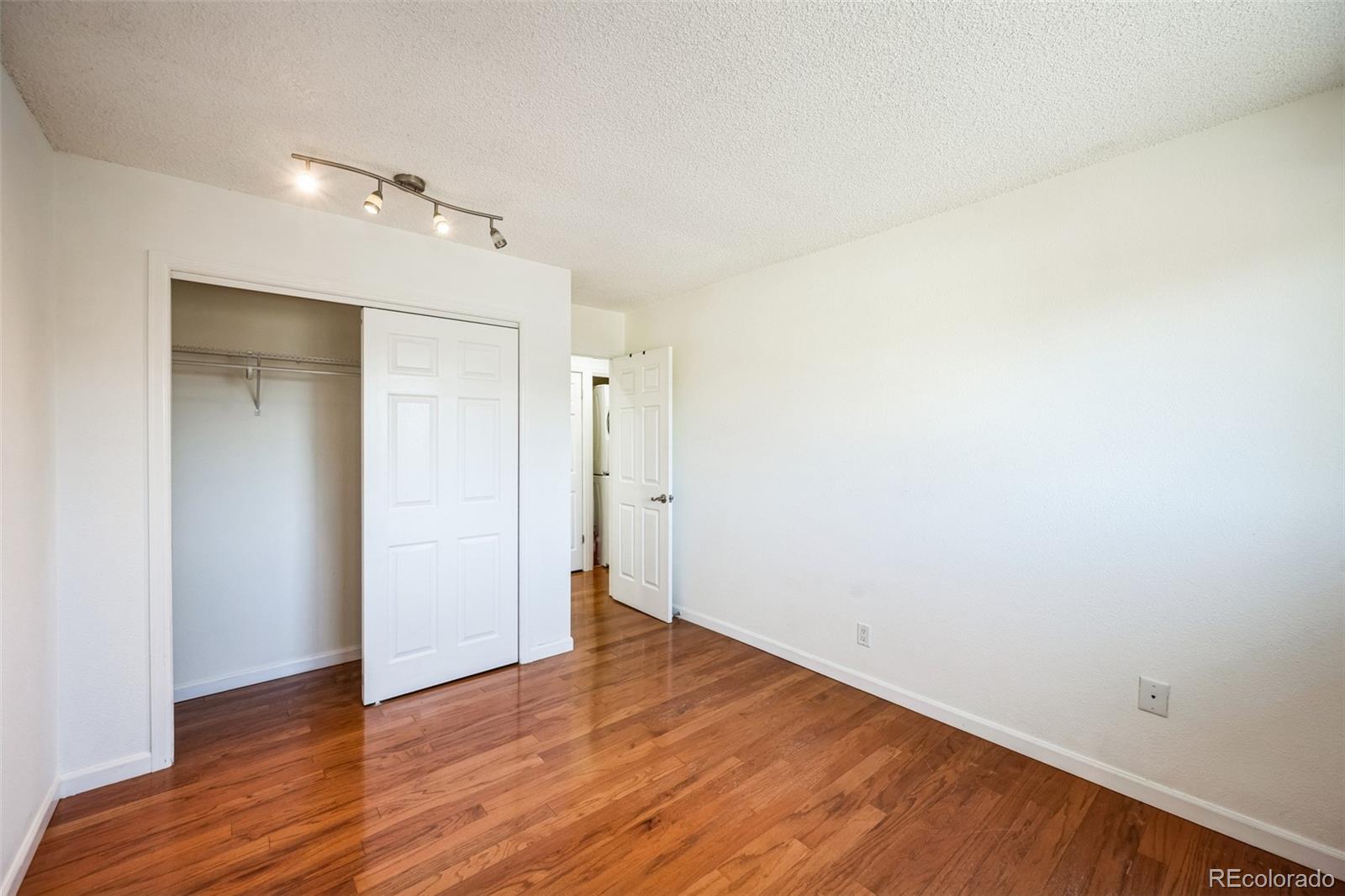 MLS Image #14 for 1250 s monaco parkway,denver, Colorado