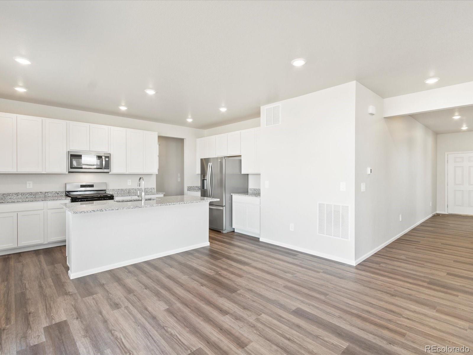 MLS Image #10 for 4701  sunsplash way,johnstown, Colorado