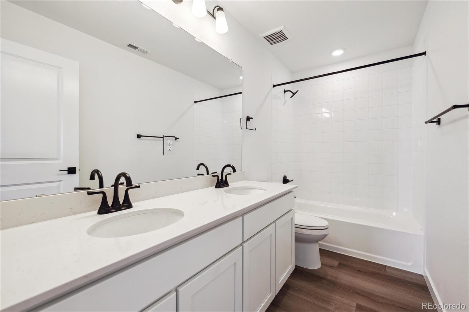 MLS Image #11 for 24748 e 40th avenue,aurora, Colorado