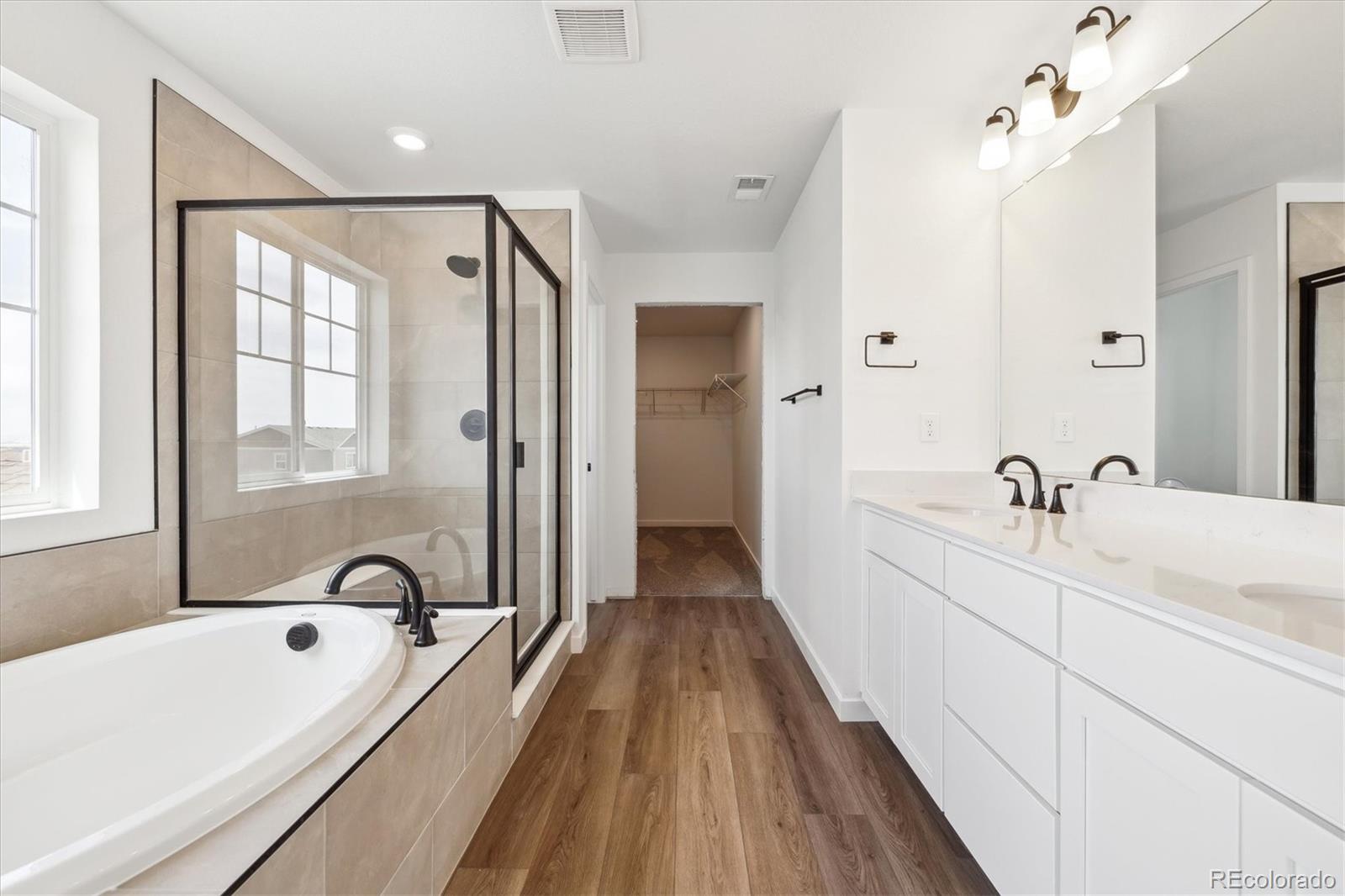 MLS Image #15 for 24748 e 40th avenue,aurora, Colorado