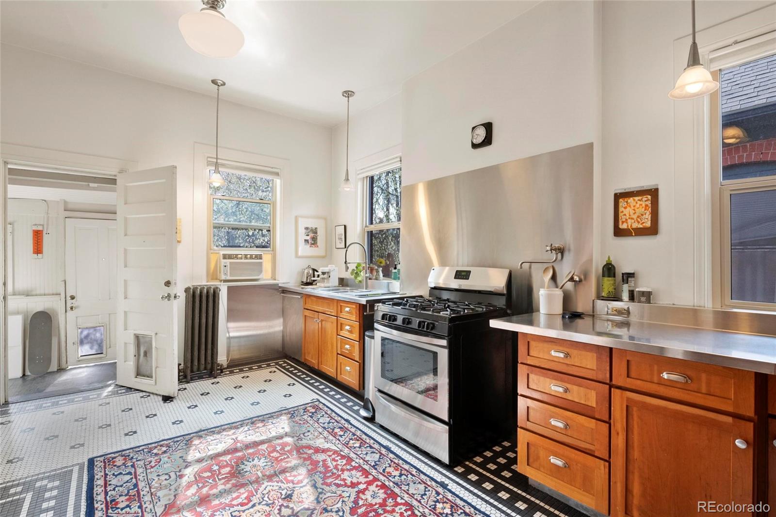 MLS Image #20 for 328 s lincoln street,denver, Colorado