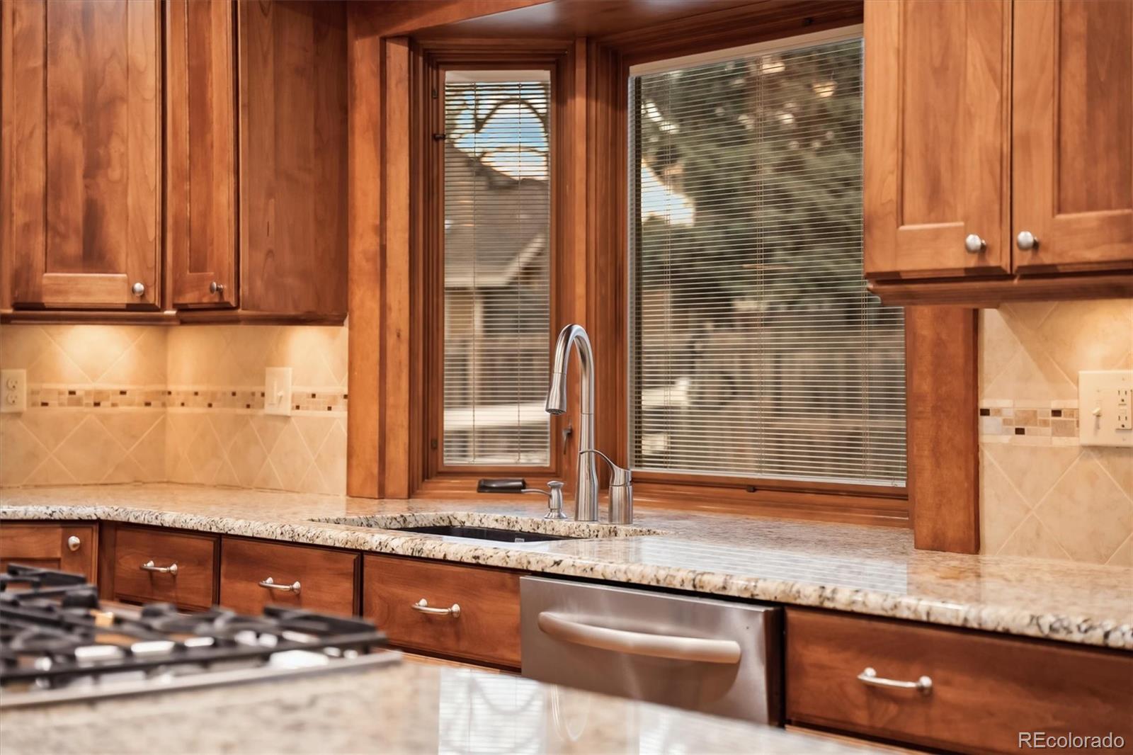 MLS Image #13 for 1998 s harlan court,lakewood, Colorado