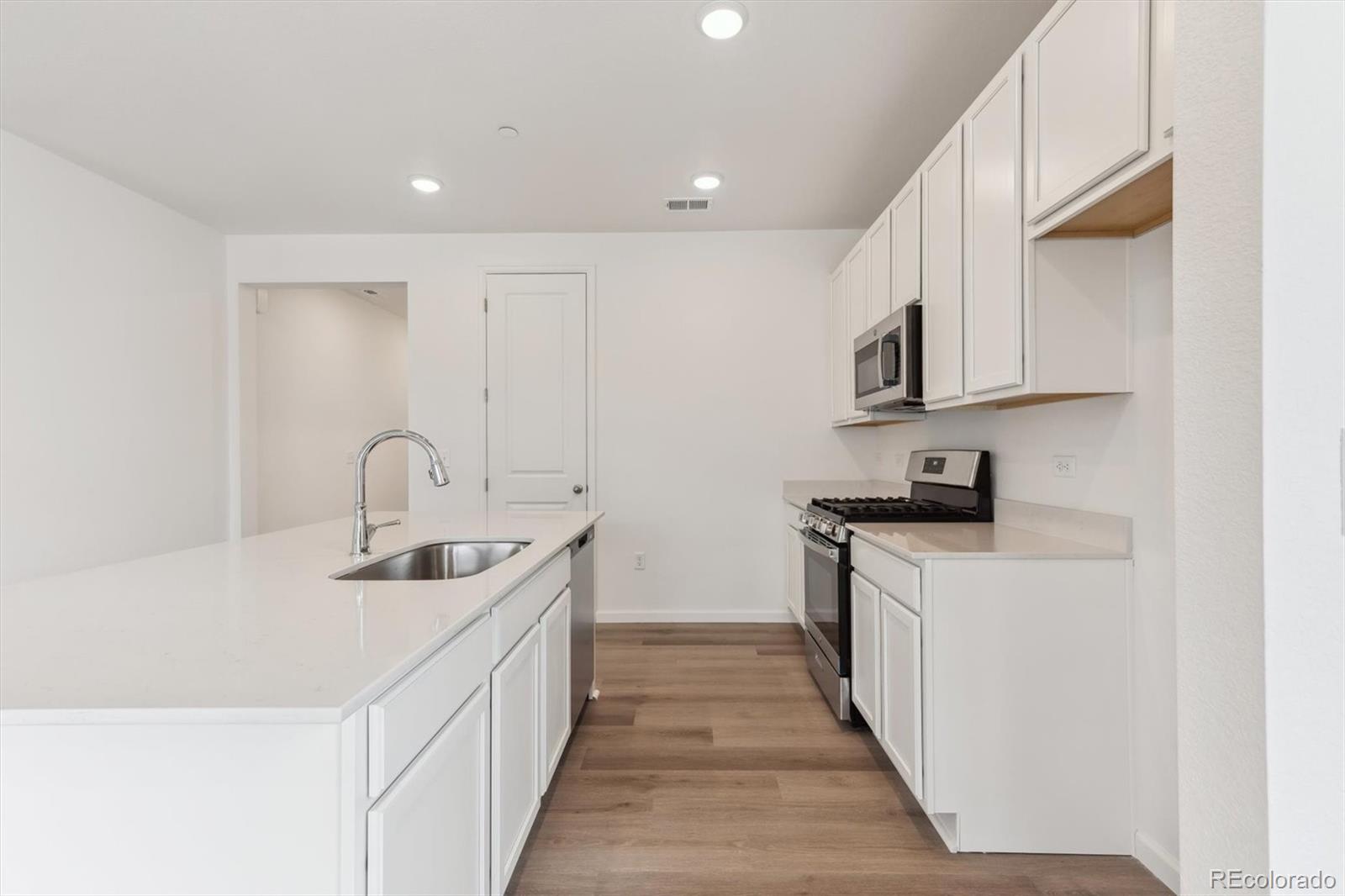 MLS Image #5 for 9692  cathay street,commerce city, Colorado