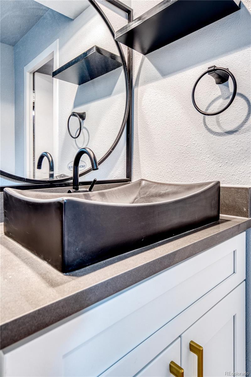 MLS Image #19 for 4800 e hale parkway,denver, Colorado