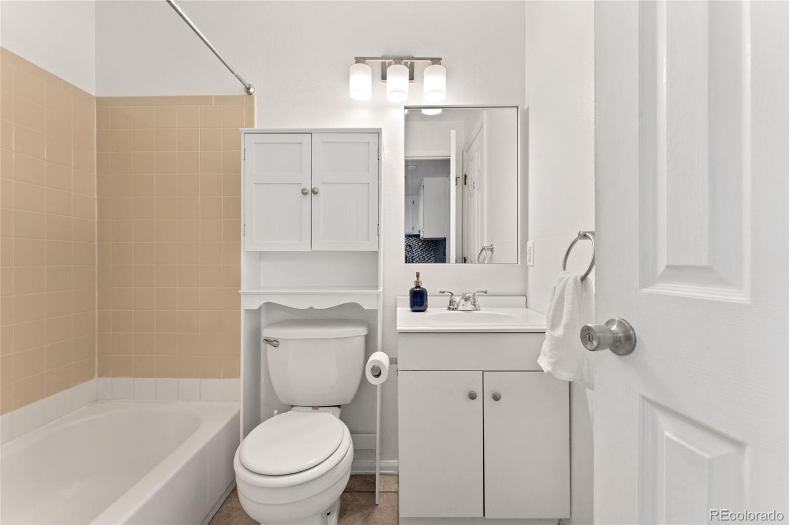 MLS Image #10 for 1885 s quebec way,denver, Colorado