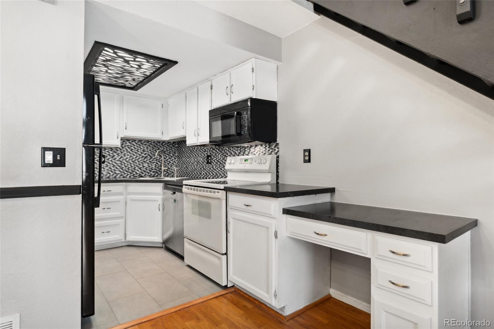 MLS Image #7 for 1885 s quebec way,denver, Colorado