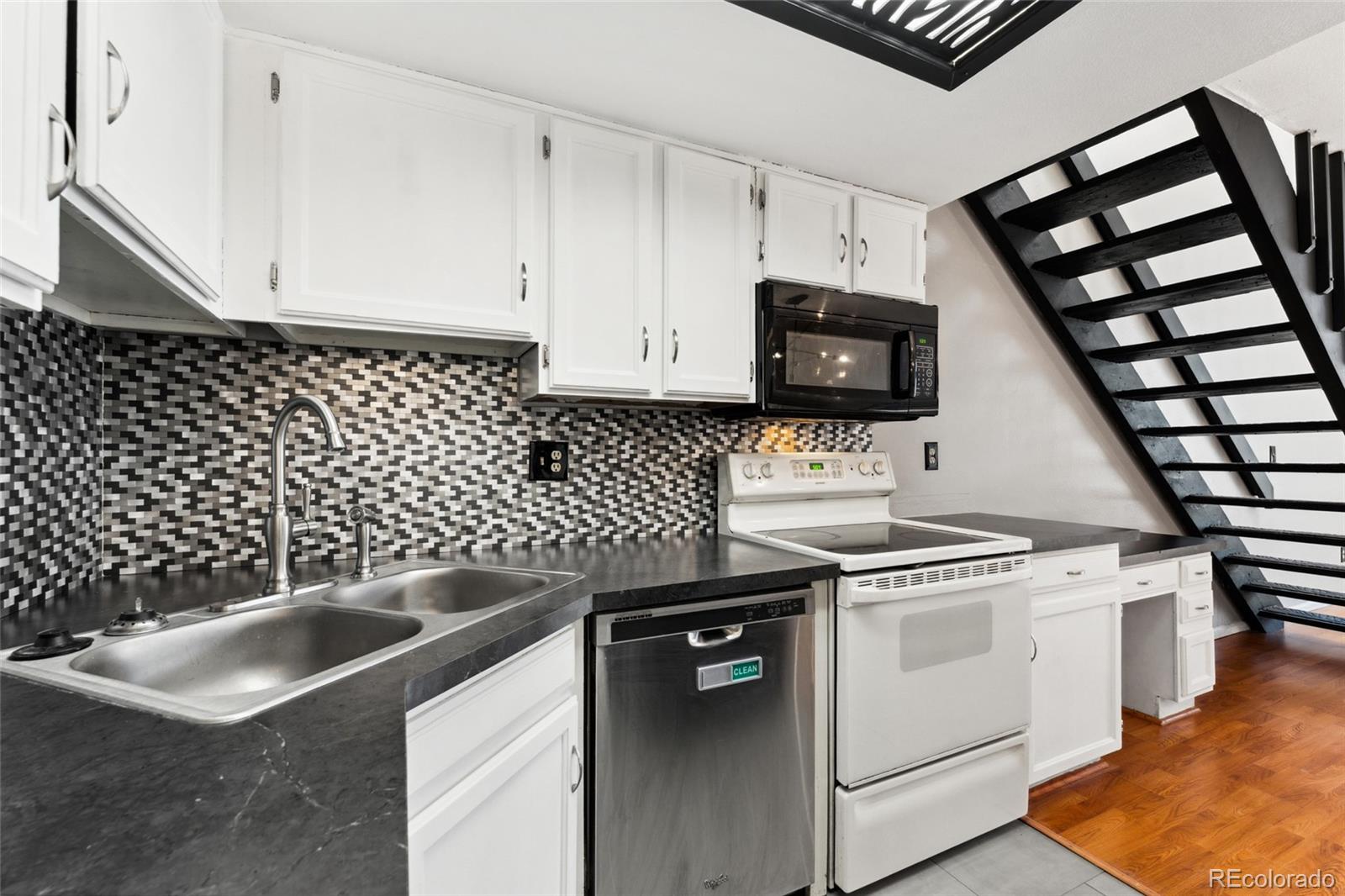 MLS Image #9 for 1885 s quebec way,denver, Colorado