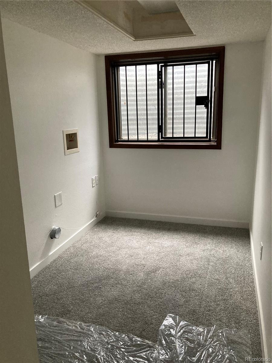 MLS Image #13 for 9142 e amherst drive,denver, Colorado
