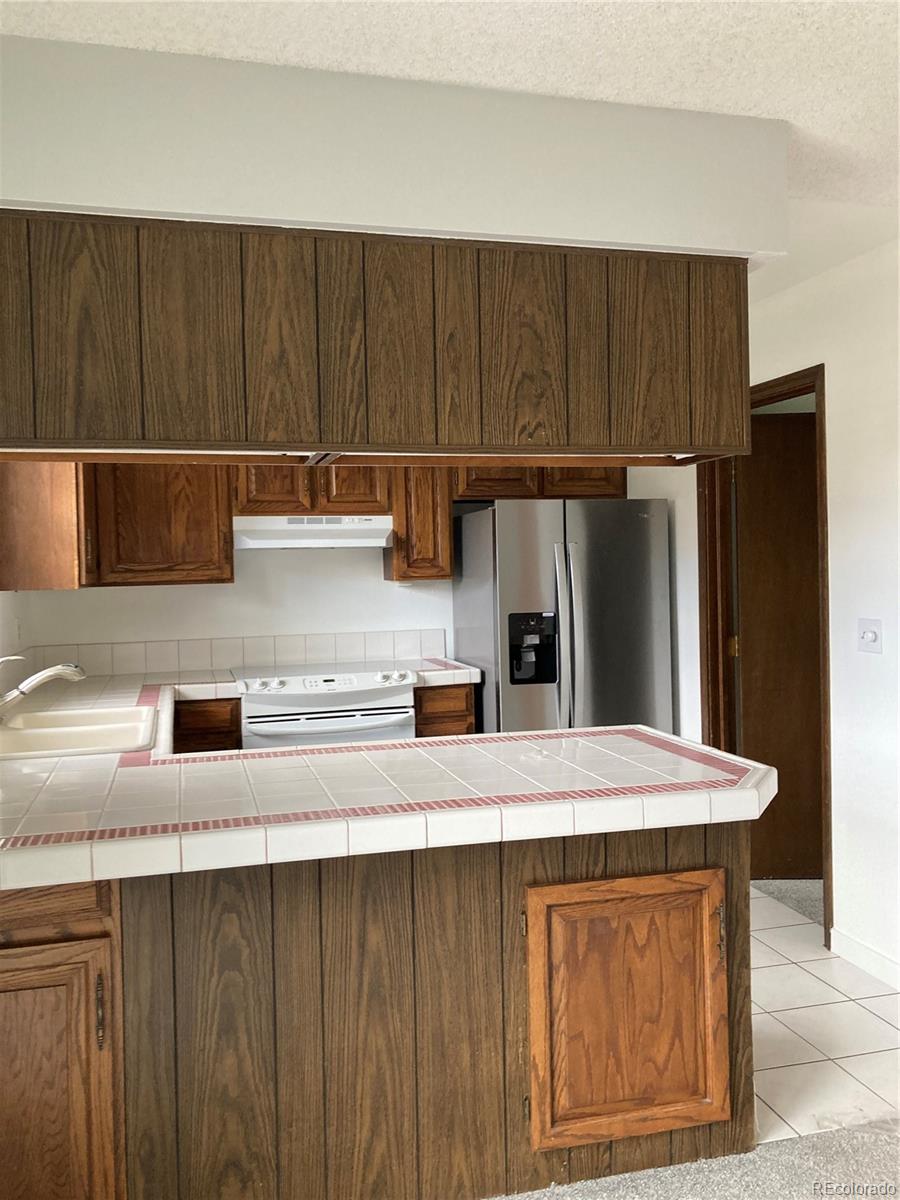 MLS Image #14 for 9142 e amherst drive,denver, Colorado