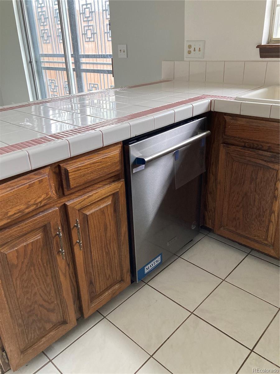 MLS Image #4 for 9142 e amherst drive,denver, Colorado