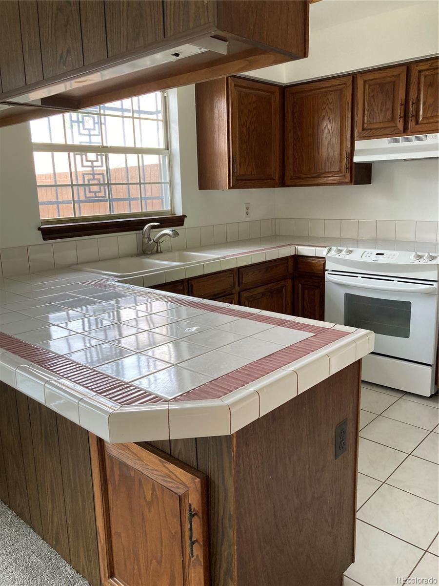 MLS Image #5 for 9142 e amherst drive,denver, Colorado