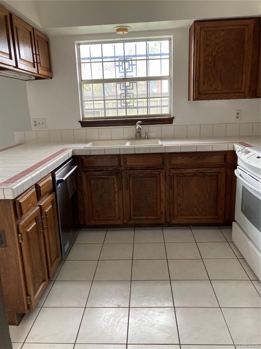 MLS Image #8 for 9142 e amherst drive,denver, Colorado