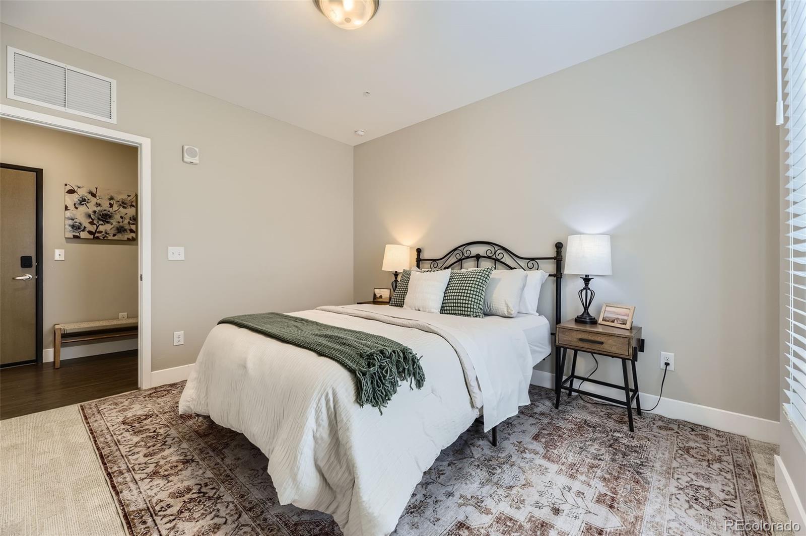 MLS Image #13 for 2374 s university boulevard,denver, Colorado