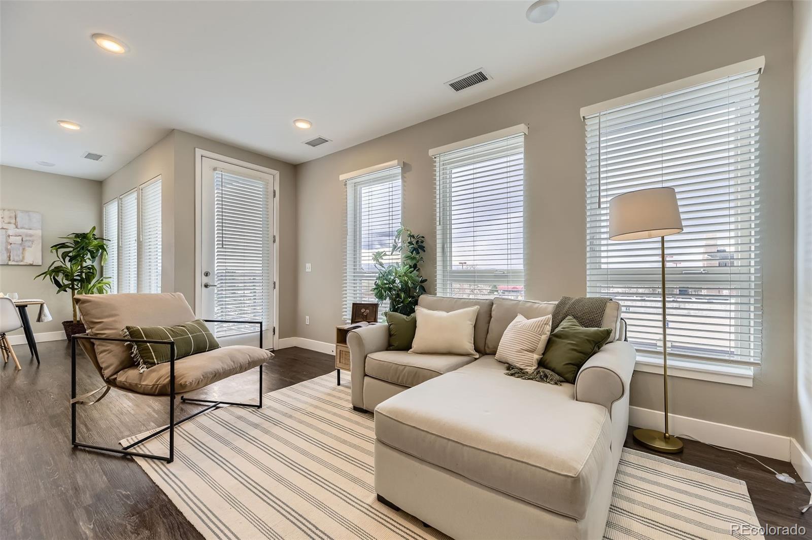 MLS Image #4 for 2374 s university boulevard,denver, Colorado