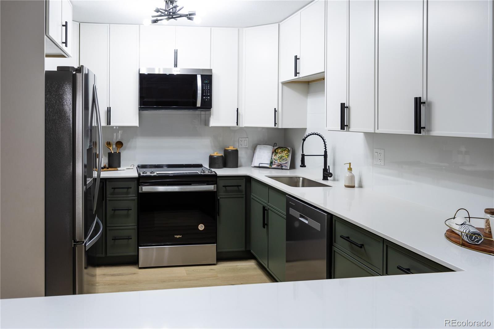 MLS Image #5 for 3450 s poplar street,denver, Colorado