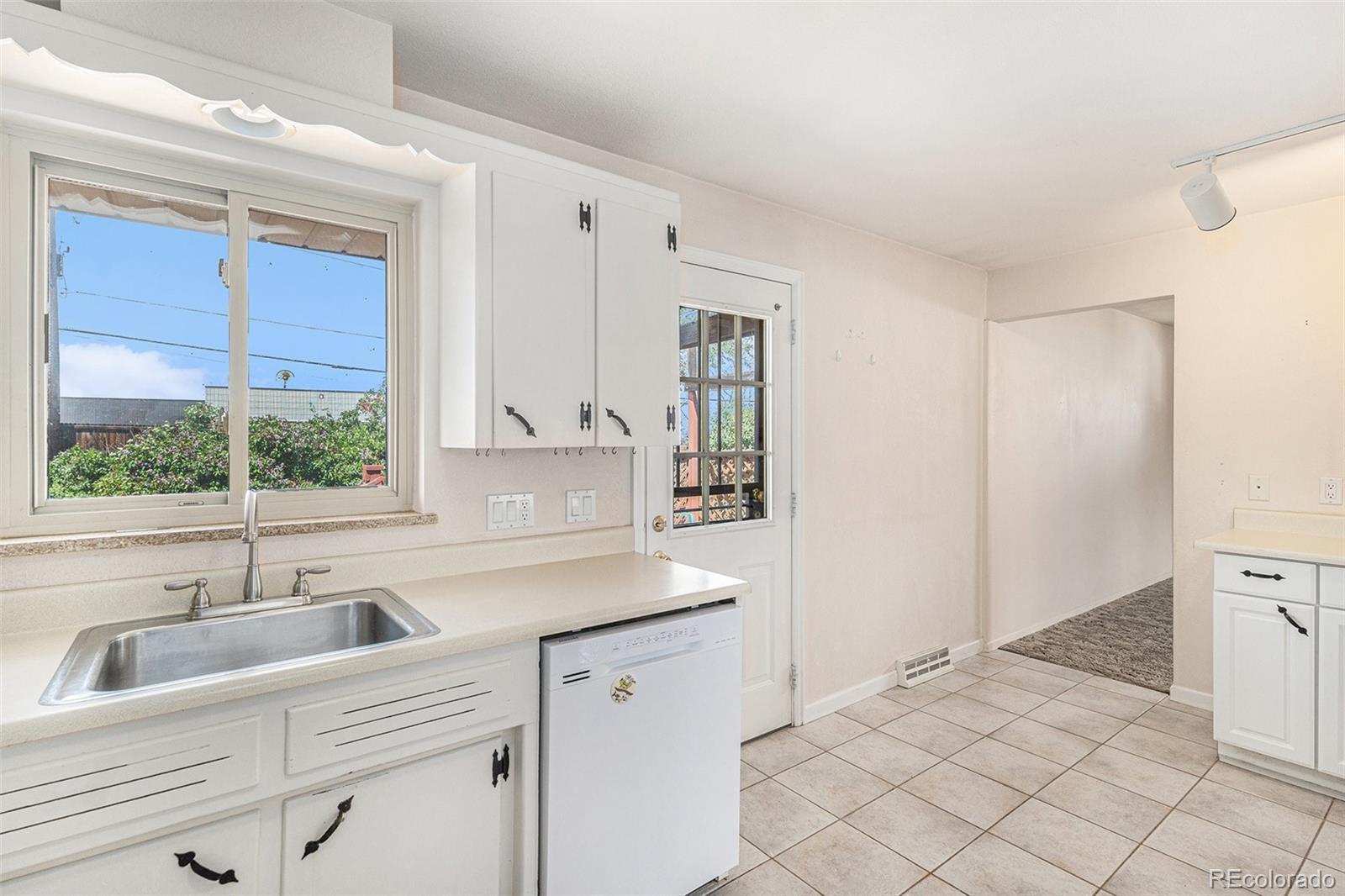 MLS Image #8 for 4395 e arapahoe place,centennial, Colorado