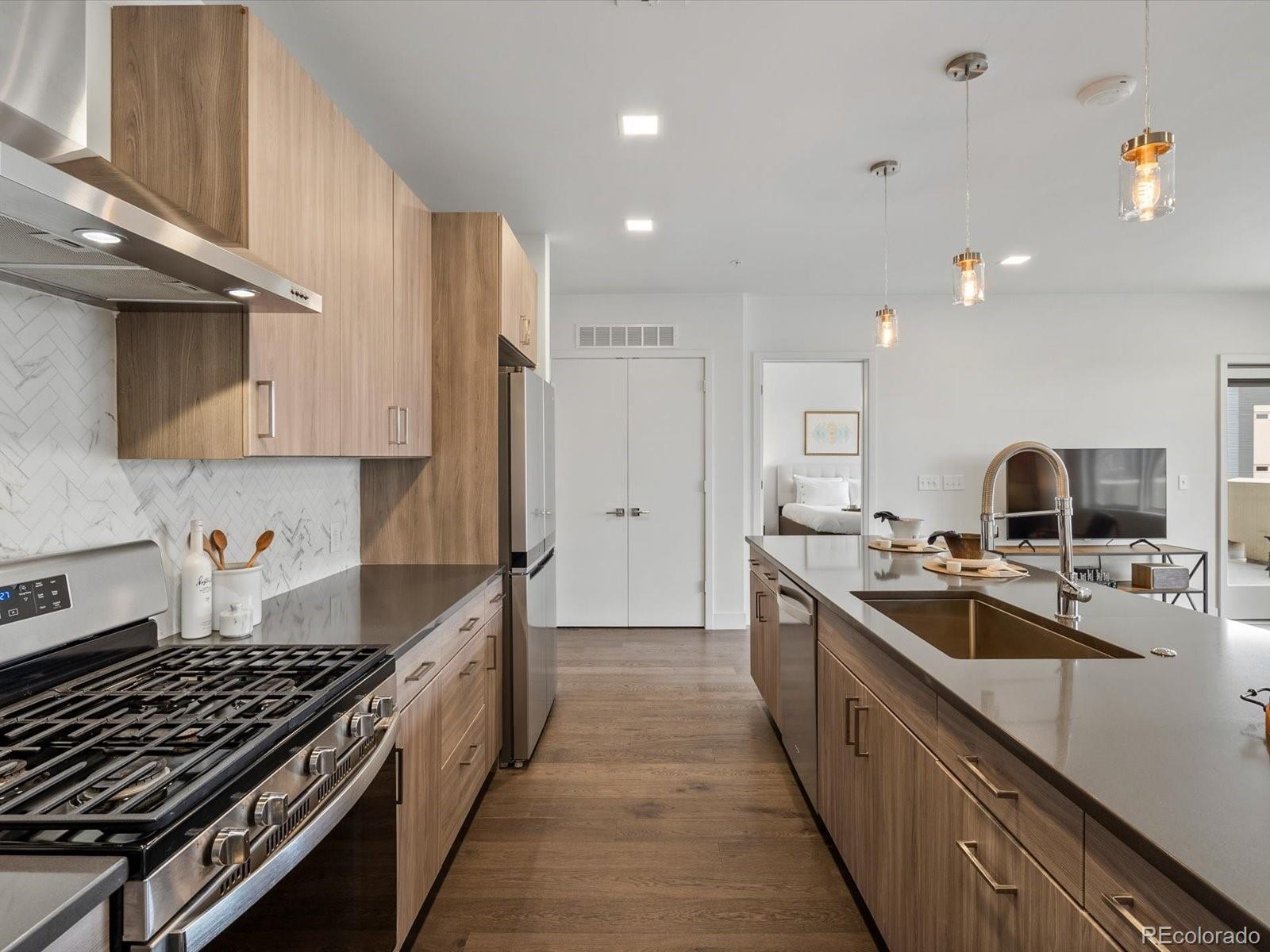 MLS Image #14 for 1898 s bannock street,denver, Colorado