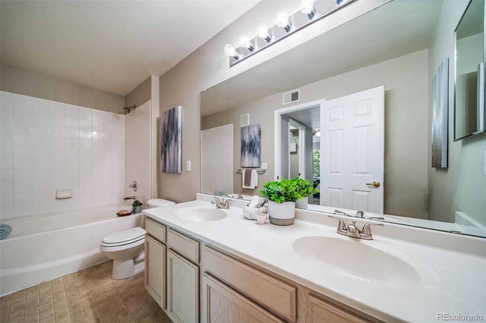 MLS Image #7 for 9911 e idaho circle,denver, Colorado