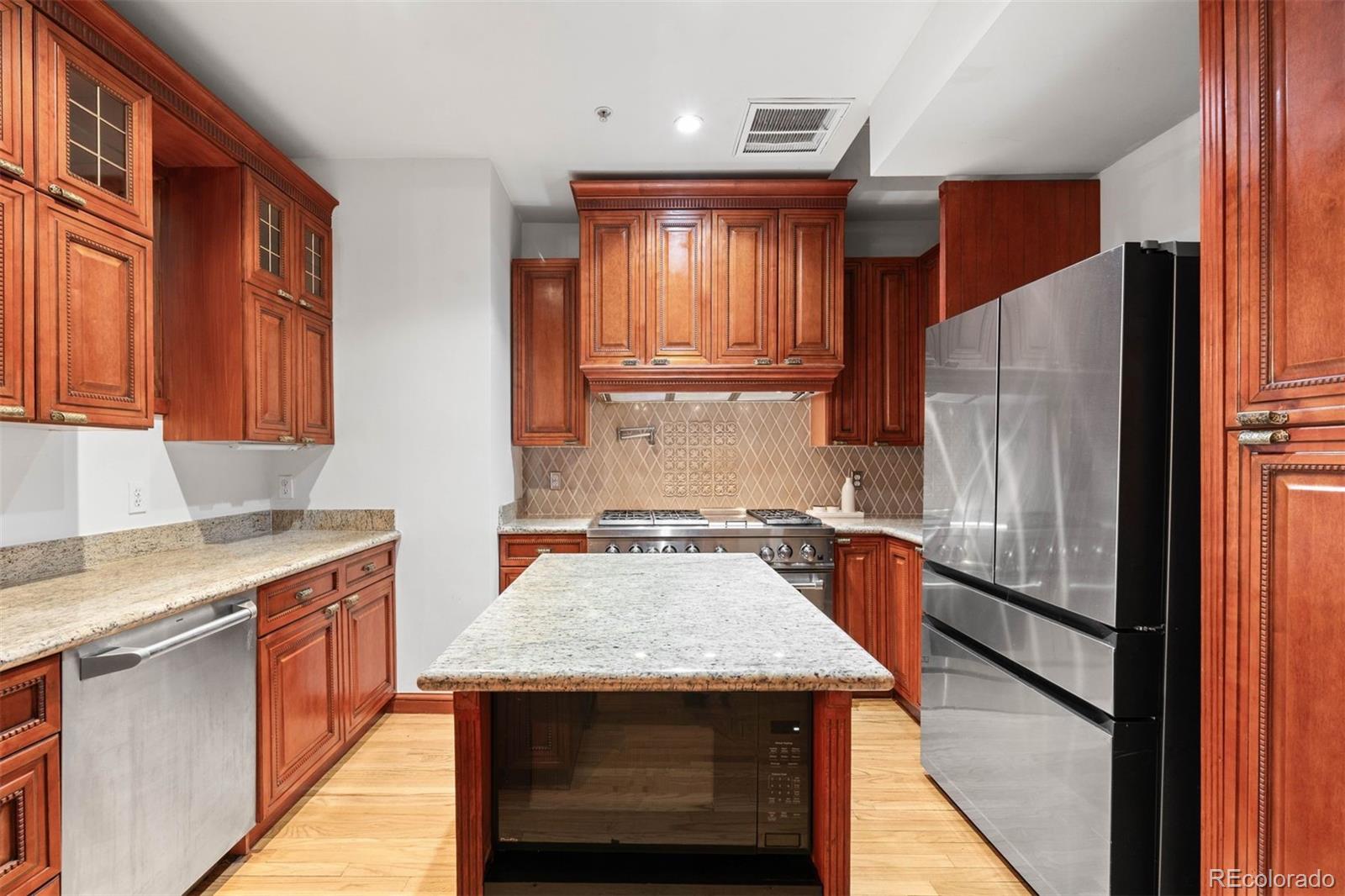 MLS Image #14 for 1022 n pearl street,denver, Colorado