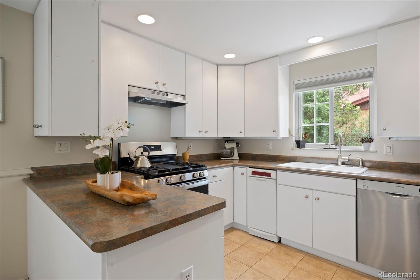 MLS Image #11 for 4580 s huron street,englewood, Colorado