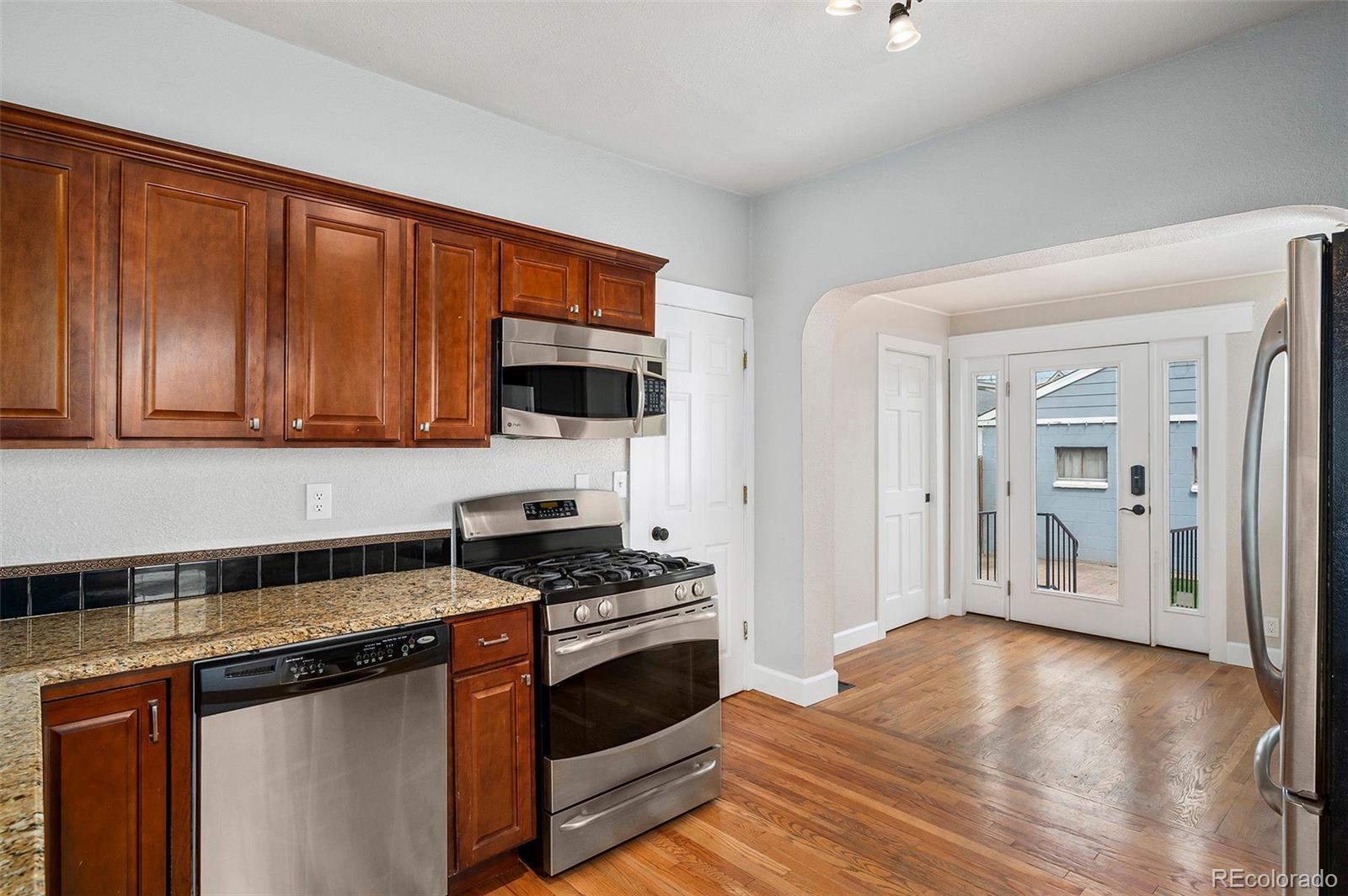 MLS Image #12 for 161 w maple avenue,denver, Colorado