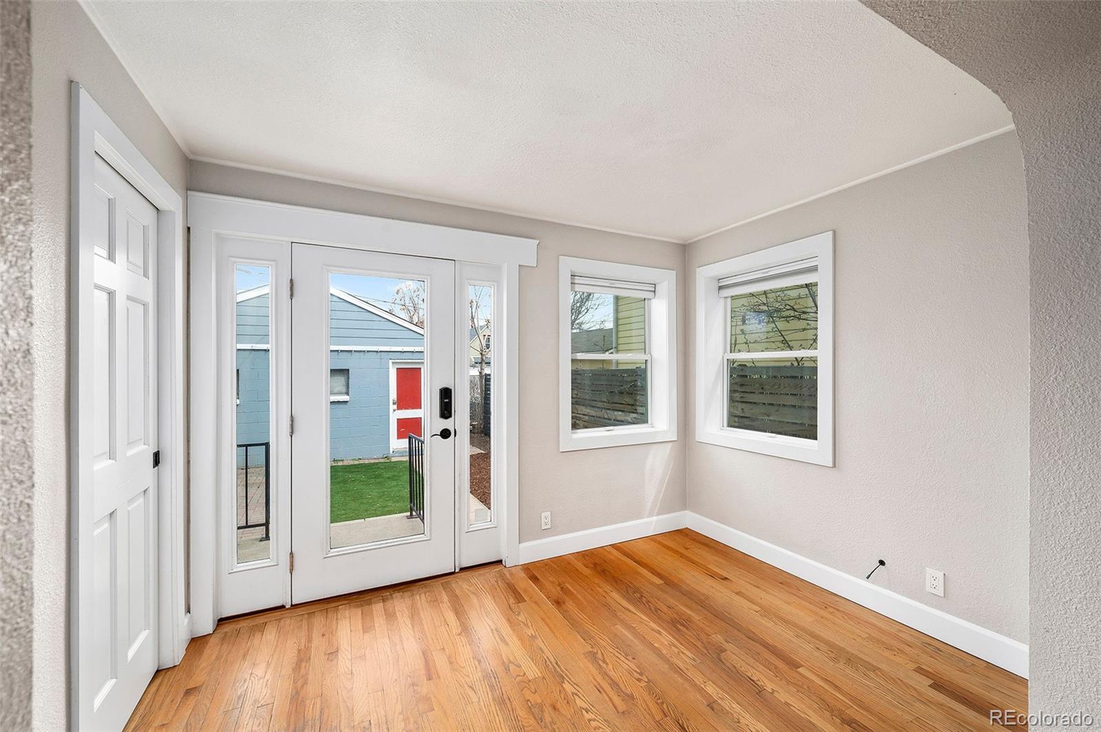 MLS Image #14 for 161 w maple avenue,denver, Colorado