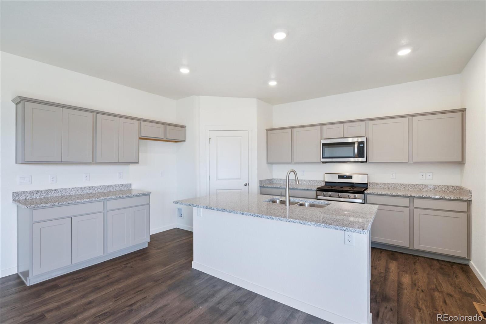 MLS Image #10 for 9882  cathay street,commerce city, Colorado