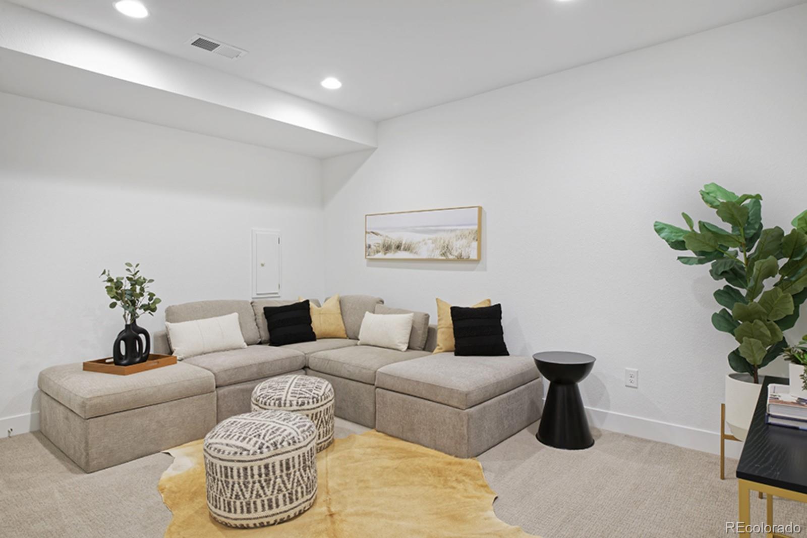 MLS Image #4 for 2857 s pancratia street,denver, Colorado