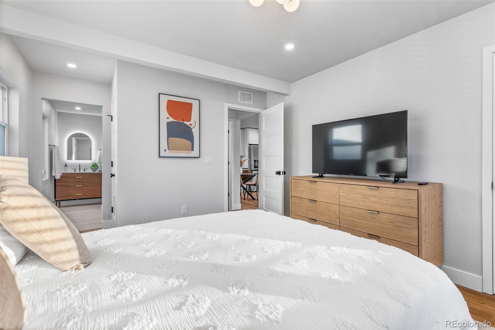 MLS Image #11 for 1220  ash street,denver, Colorado