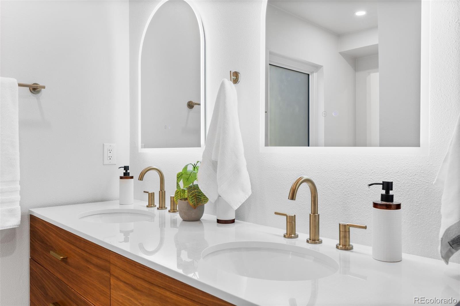 MLS Image #15 for 1220  ash street,denver, Colorado